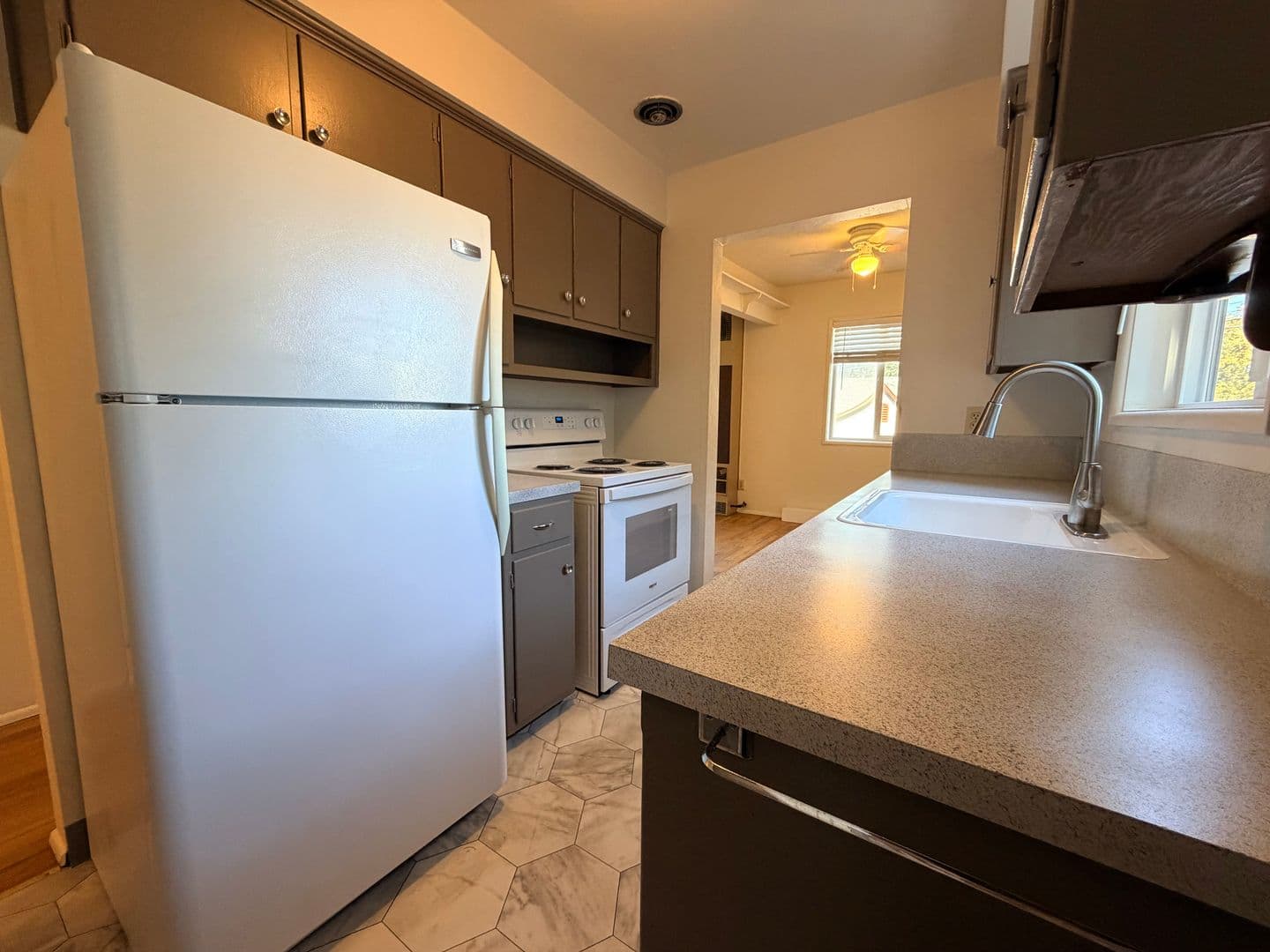 PORTLAND Apartment: 6634 E BURNSIDE #A-N
