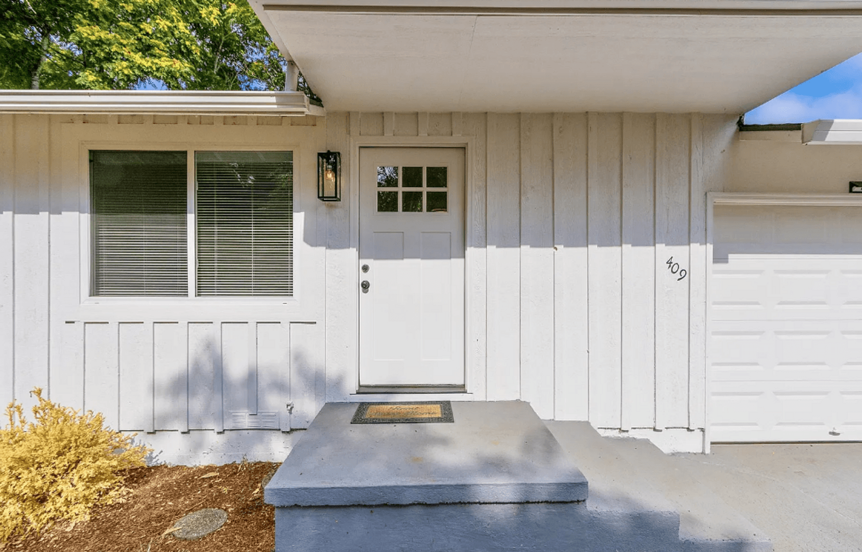 OREGON CITY Apartment: 409 & 411 EASTFIELD DR.