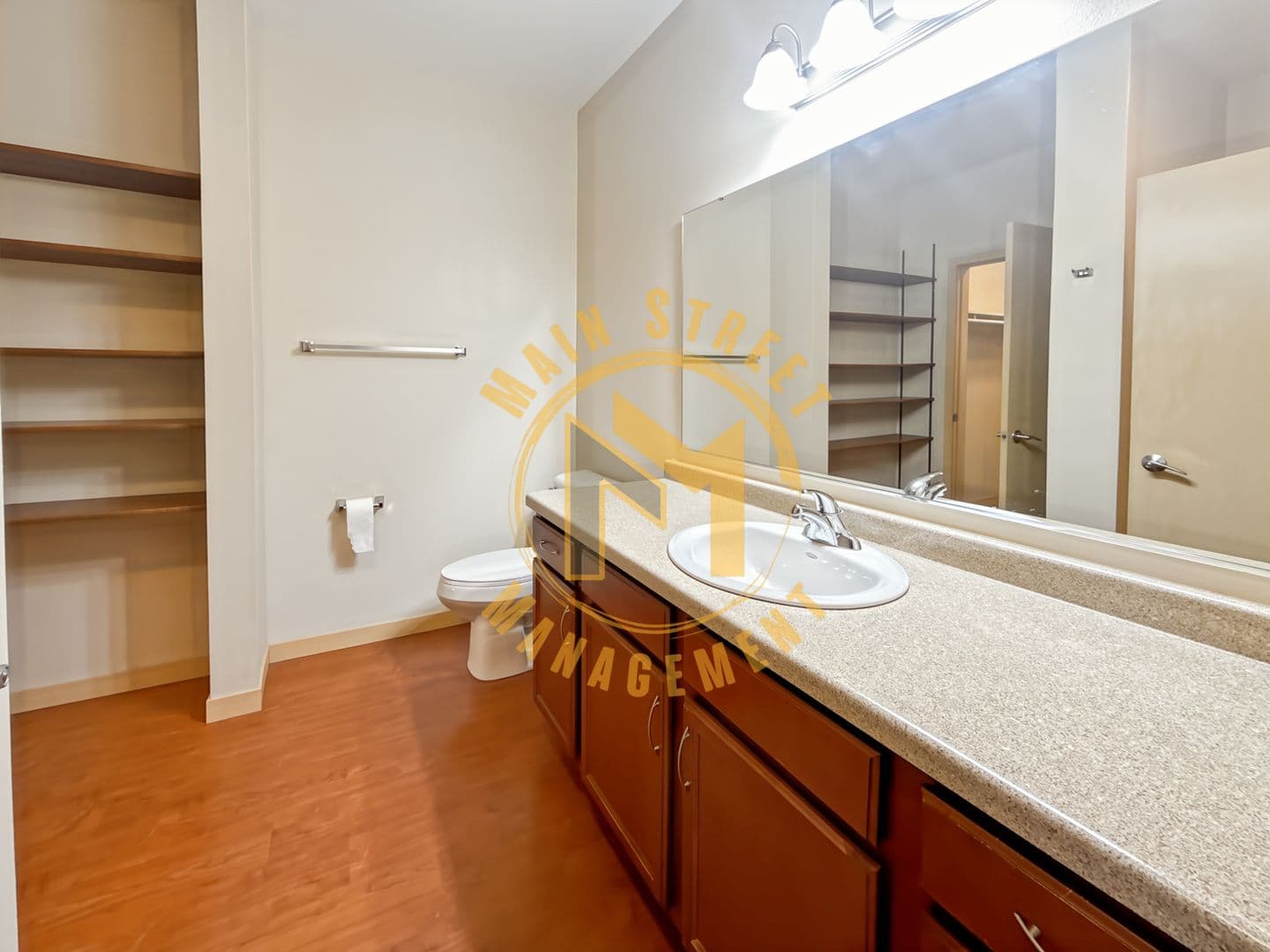 Green Bay Apartment: 401 N Washington St.