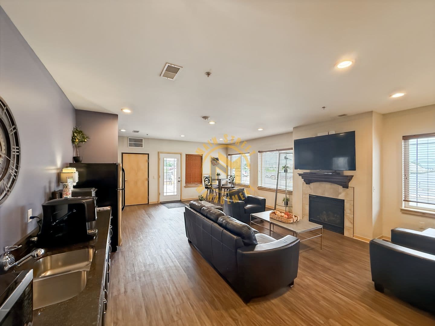 Green Bay Apartment: 401 N Washington St.