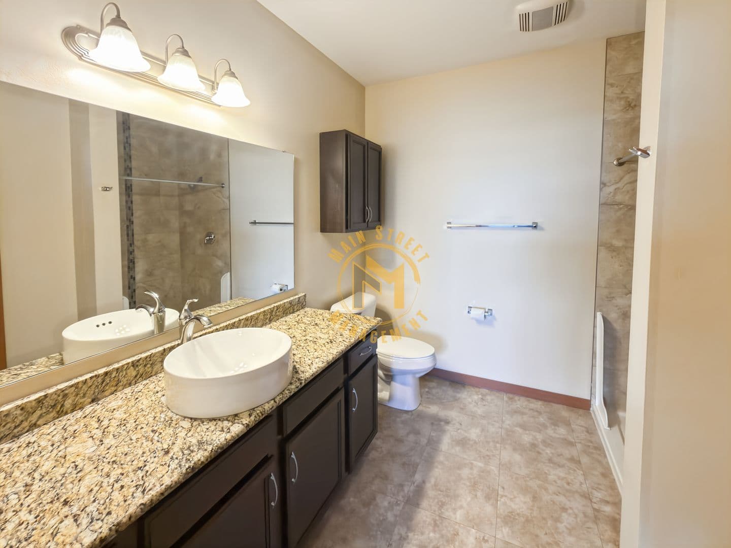 Green Bay Apartment: 401 N Washington St.
