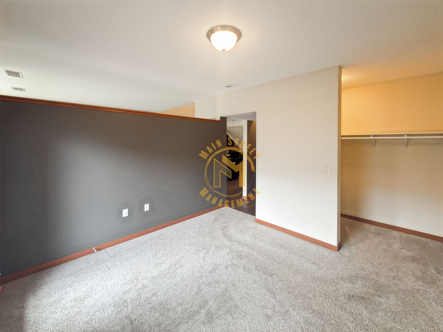 Green Bay Apartment: 401 N Washington St.