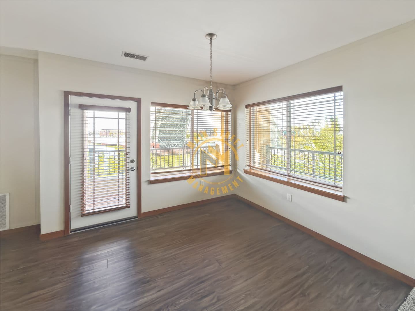 Green Bay Apartment: 401 N Washington St.