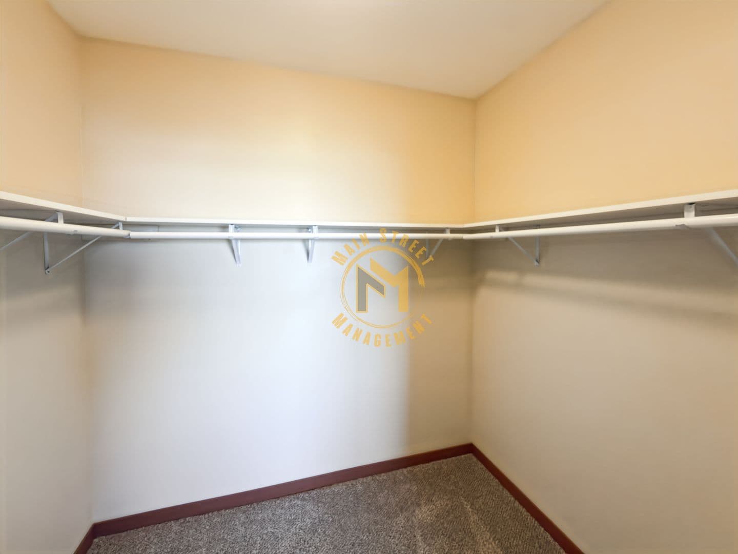 Green Bay Apartment: 401 N Washington St.