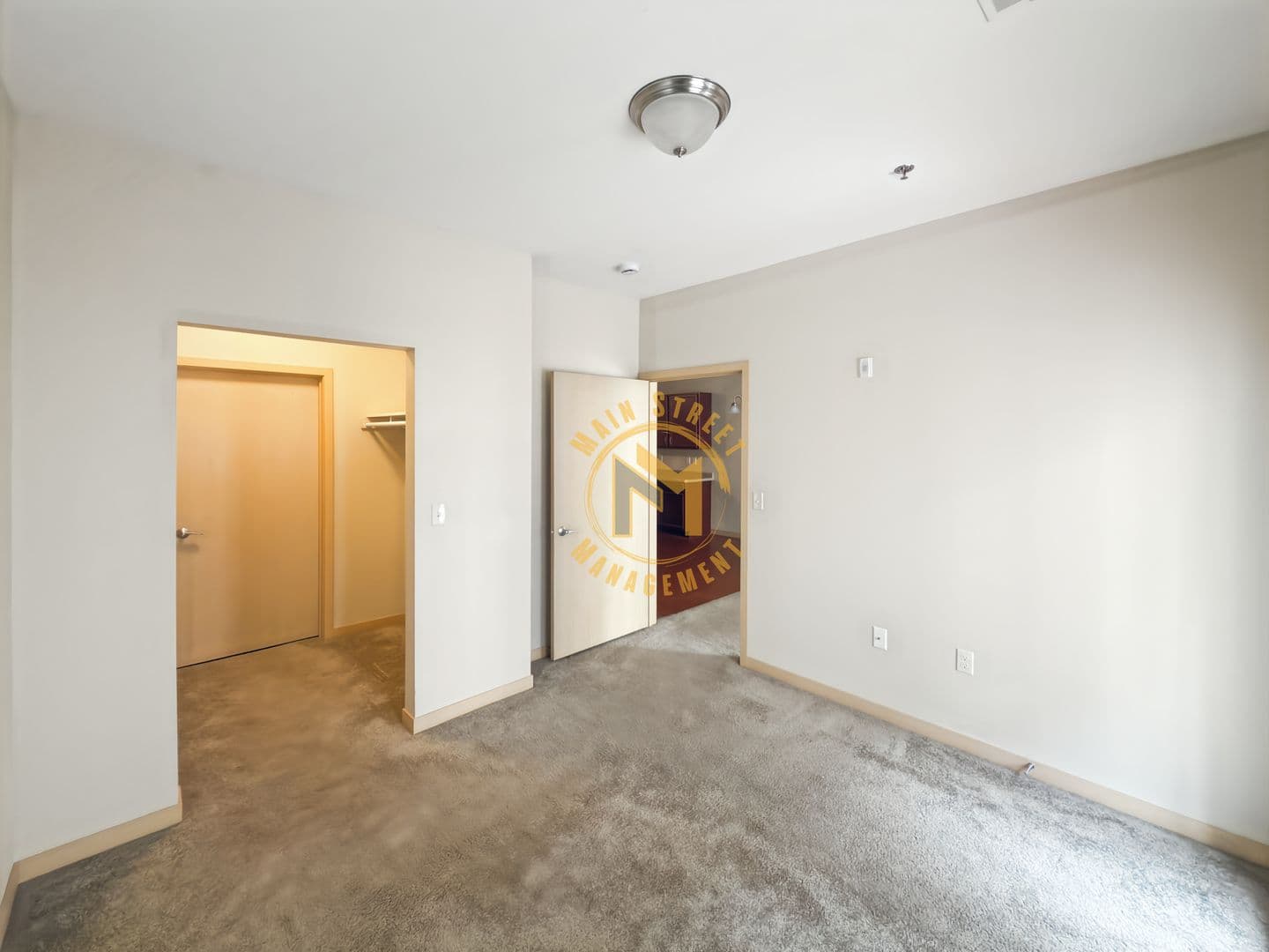 Green Bay Apartment: 401 N Washington St.