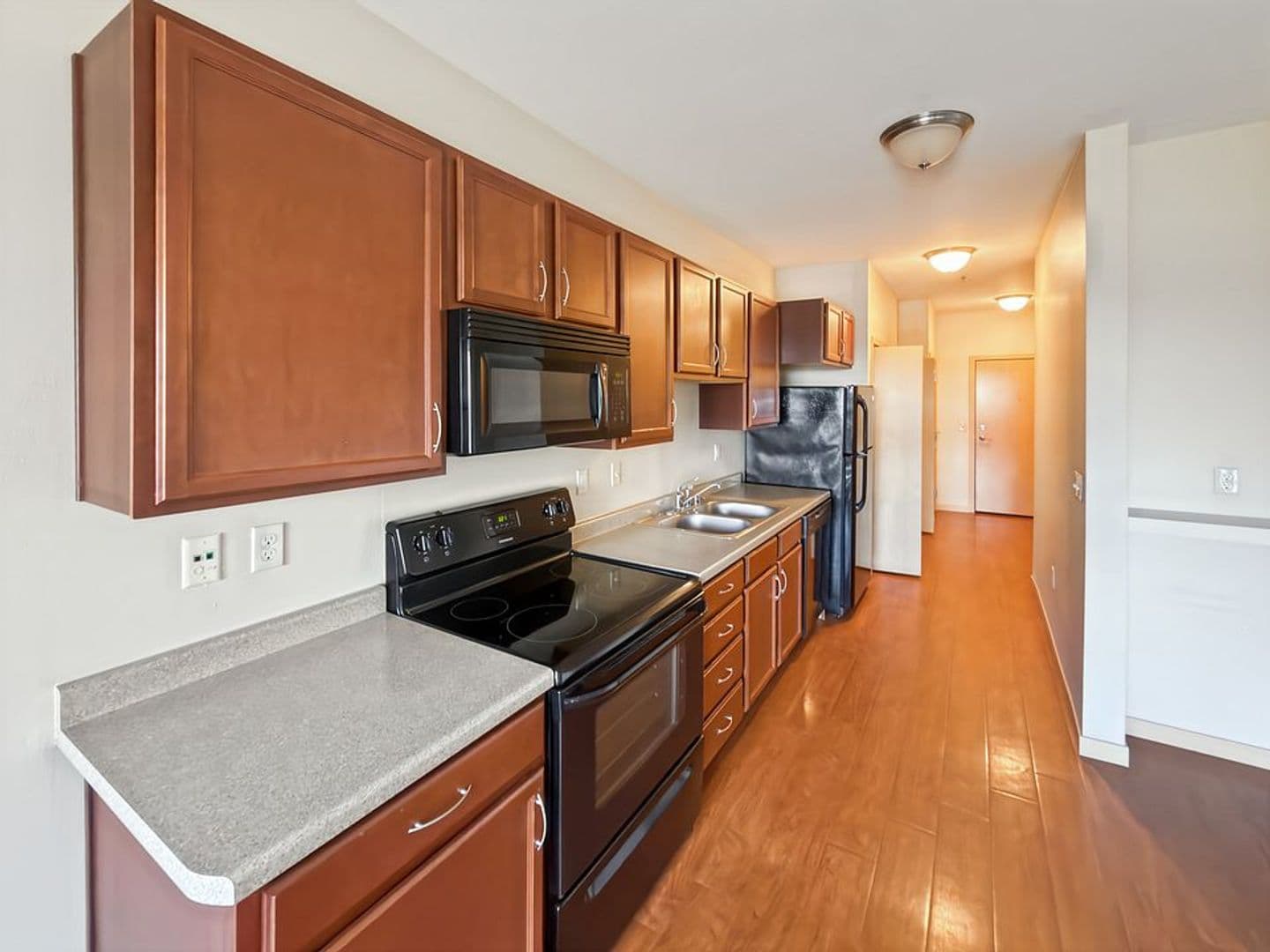 Green Bay Apartment: 401 N Washington St.