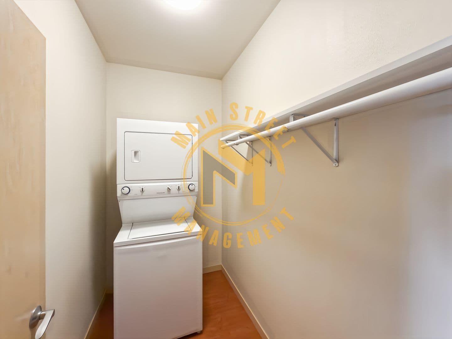 Green Bay Apartment: 401 N Washington St.