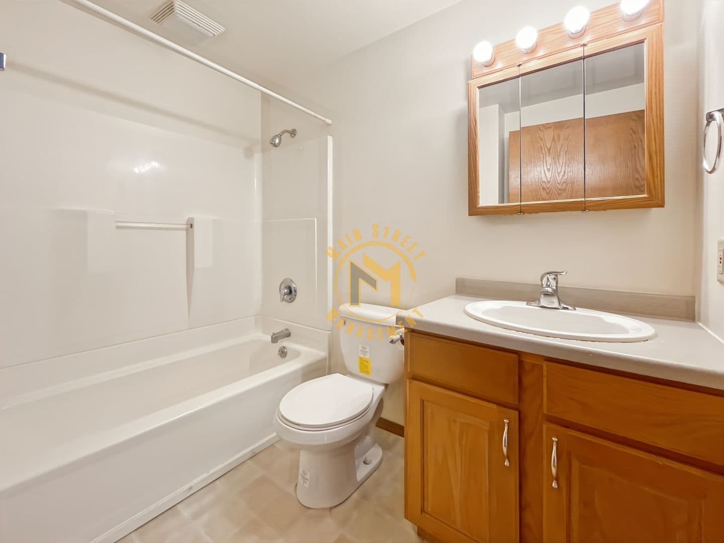 Howard Apartment: 2445 Woodale Ave.