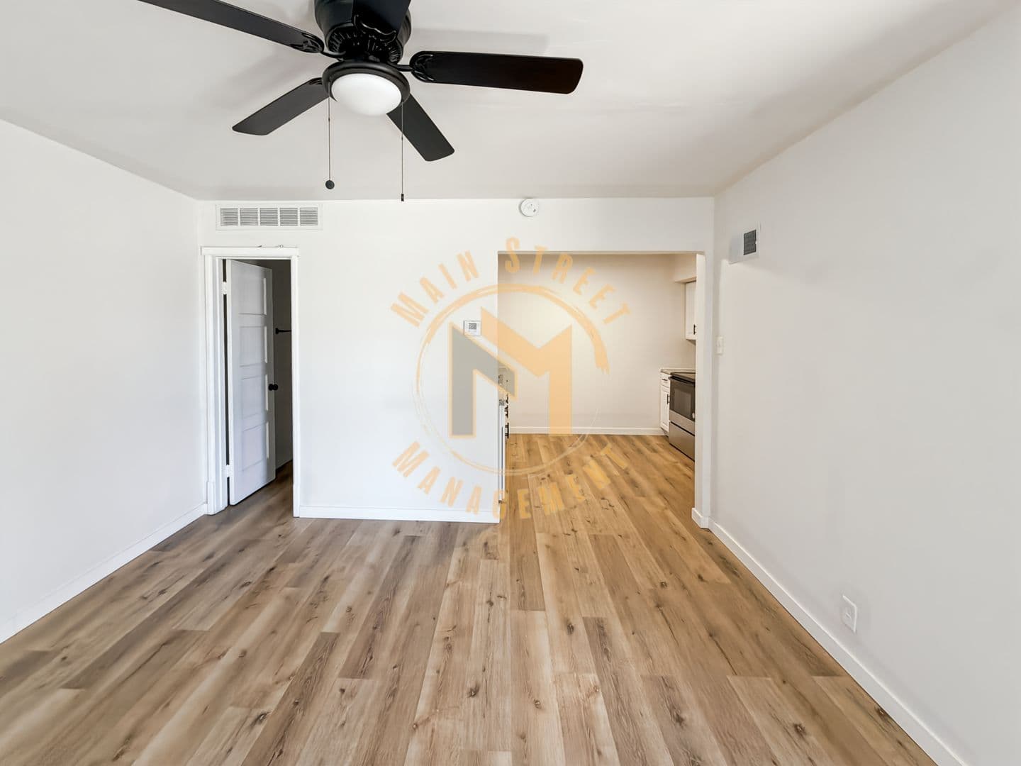 Manitowoc Apartment: 1719 Dewey St.