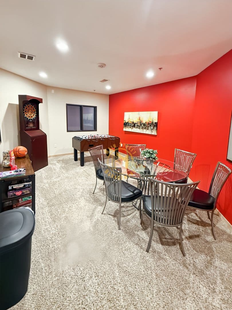 Green Bay Apartment: 401 N Washington St.