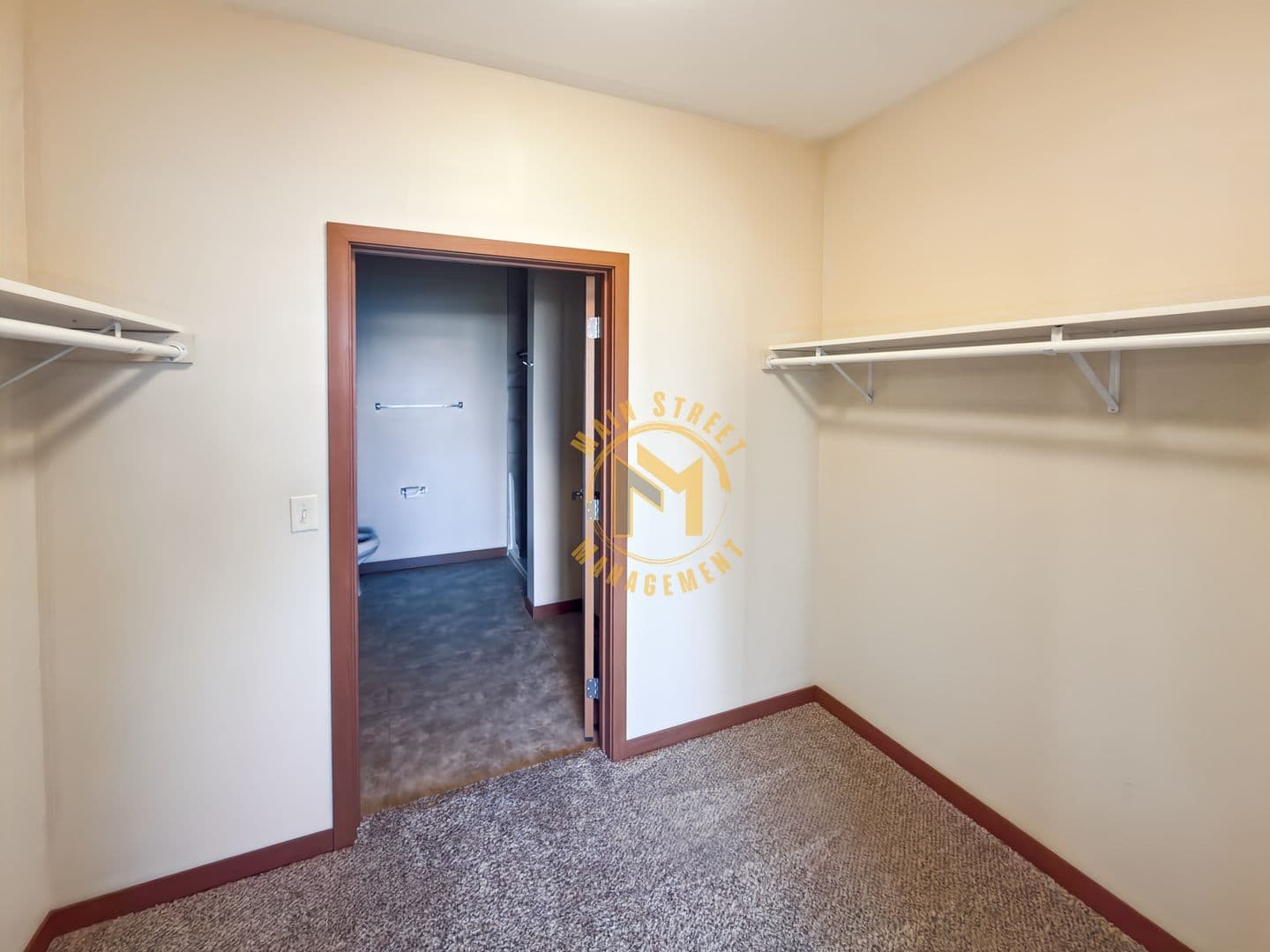 Green Bay Apartment: 401 N Washington St.