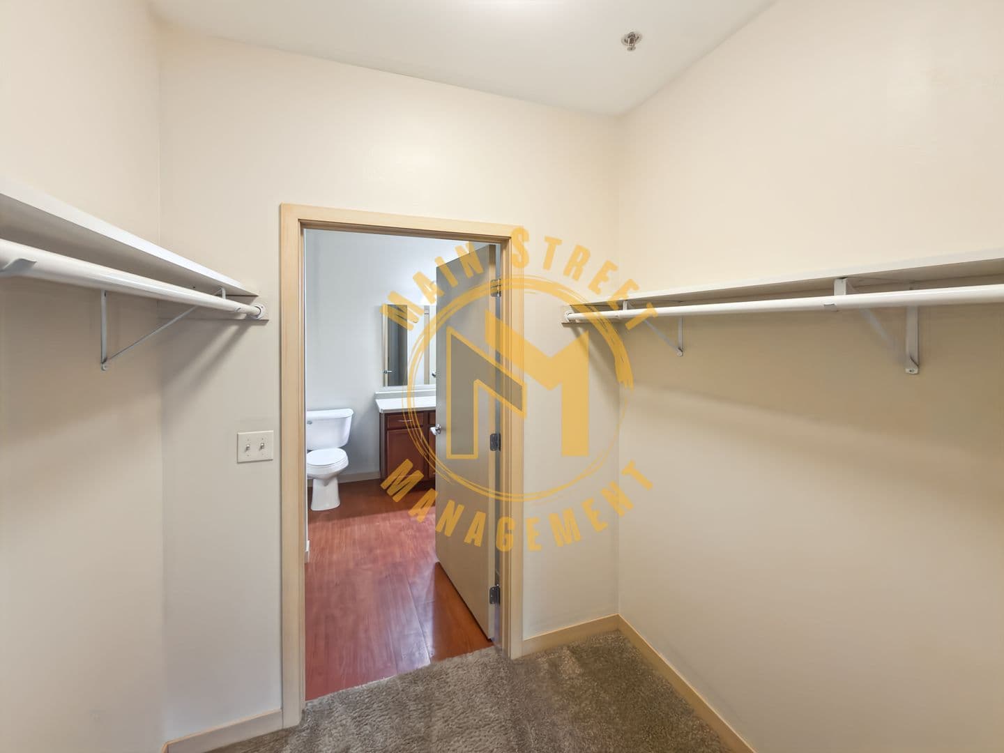 Green Bay Apartment: 401 N Washington St.