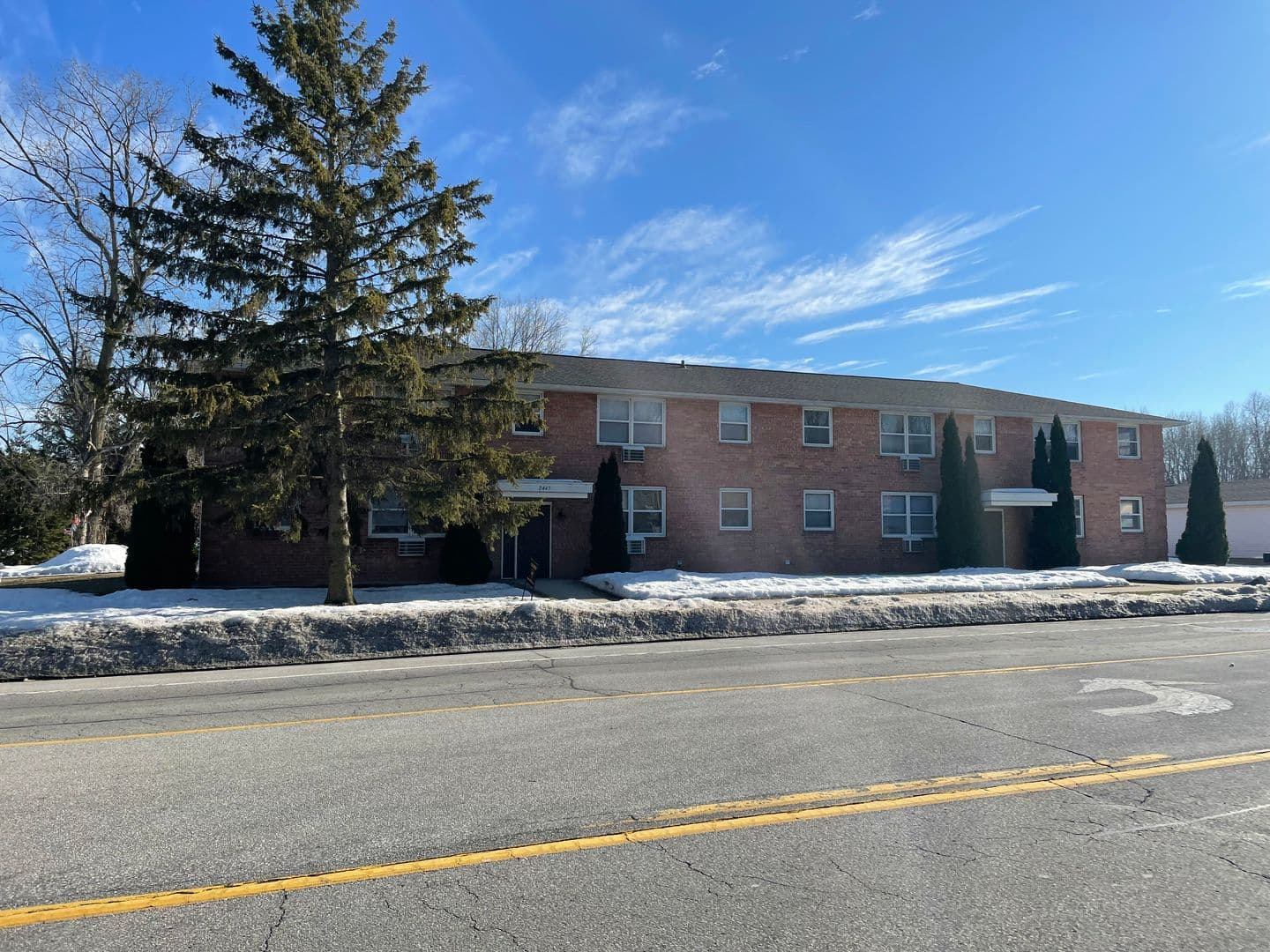 Howard Apartment: 2445 Woodale Ave.