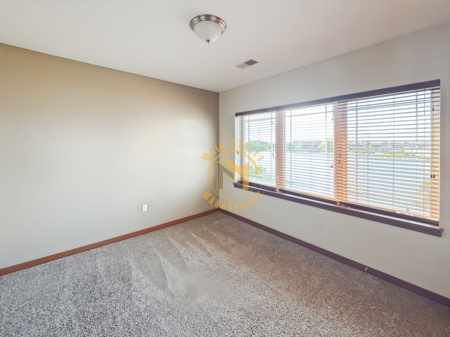 Green Bay Apartment: 401 N Washington St.