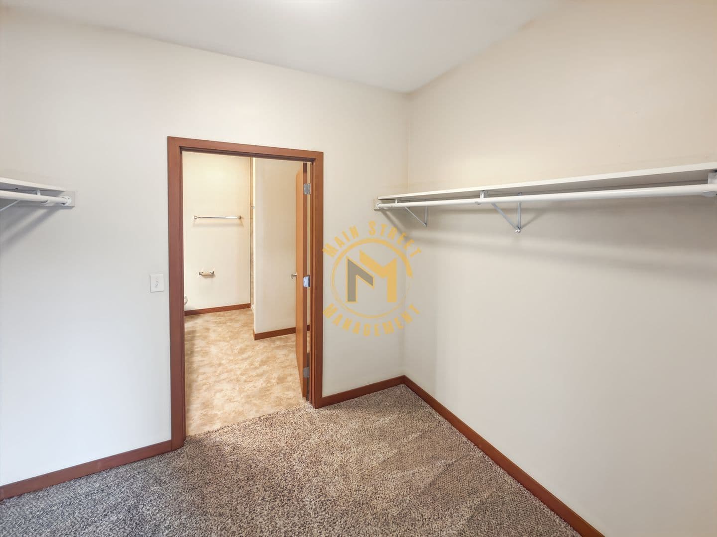 Green Bay Apartment: 401 N Washington St.
