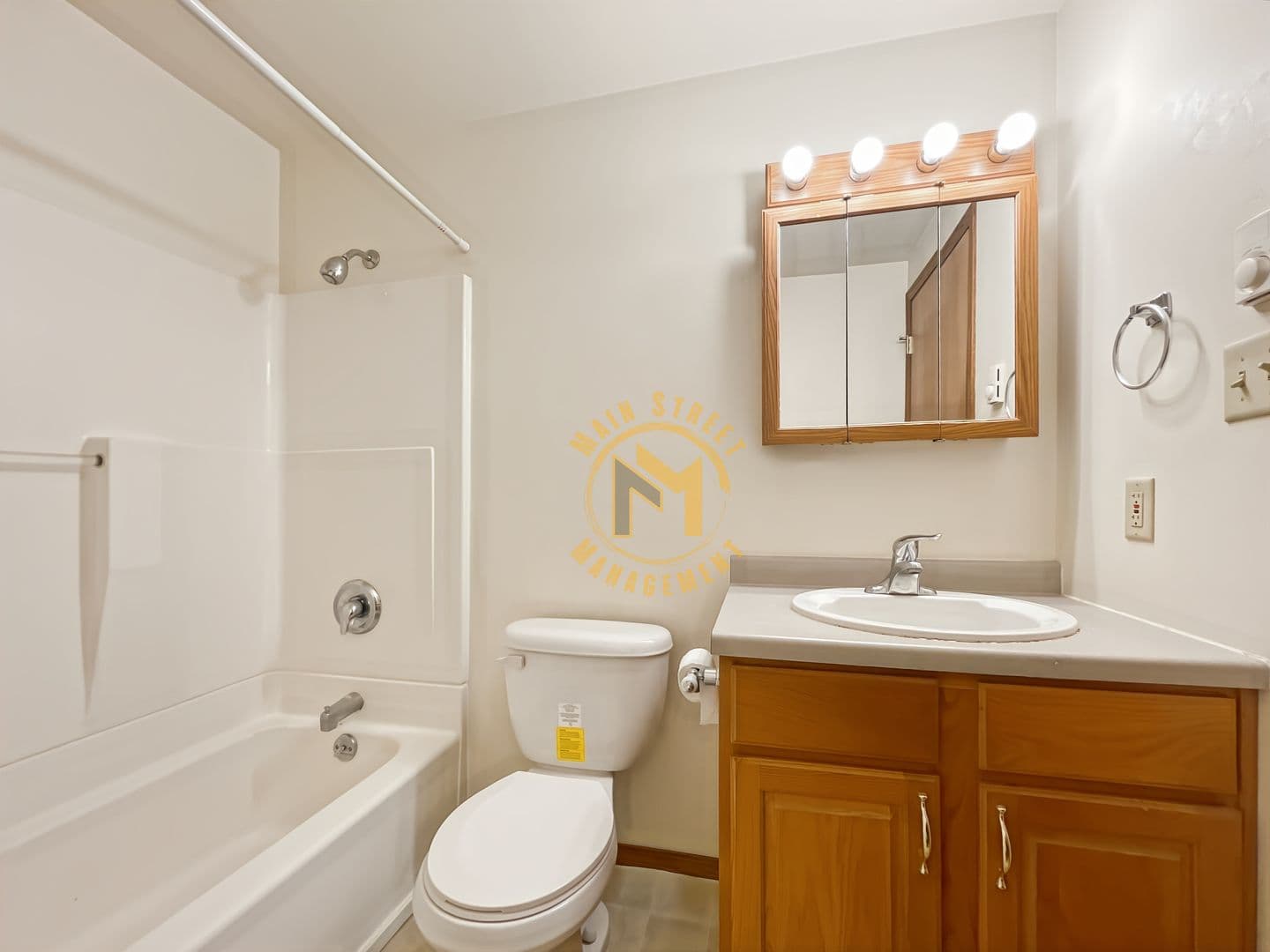 Howard Apartment: 2445 Woodale Ave.