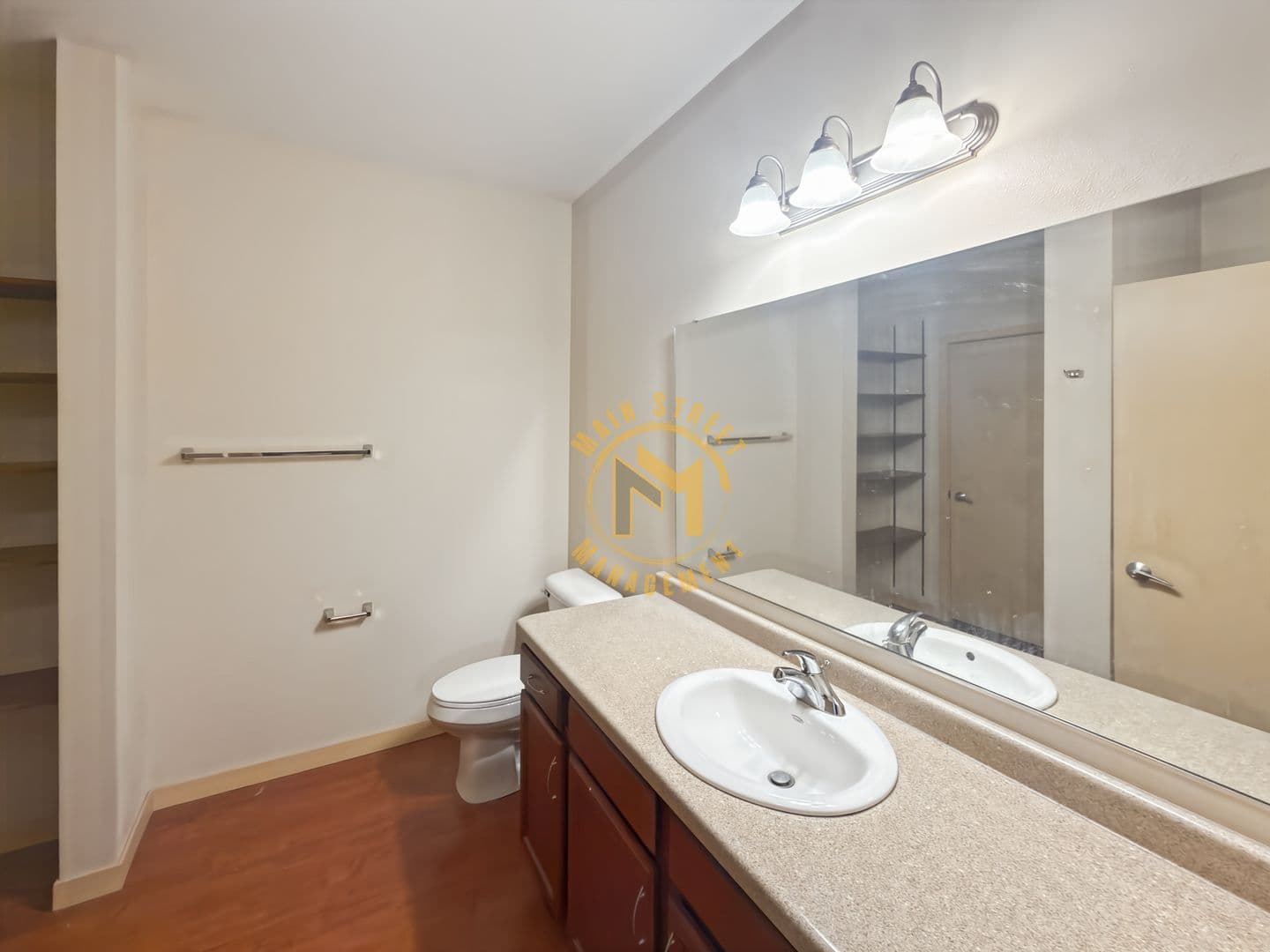Green Bay Apartment: 401 N Washington St.