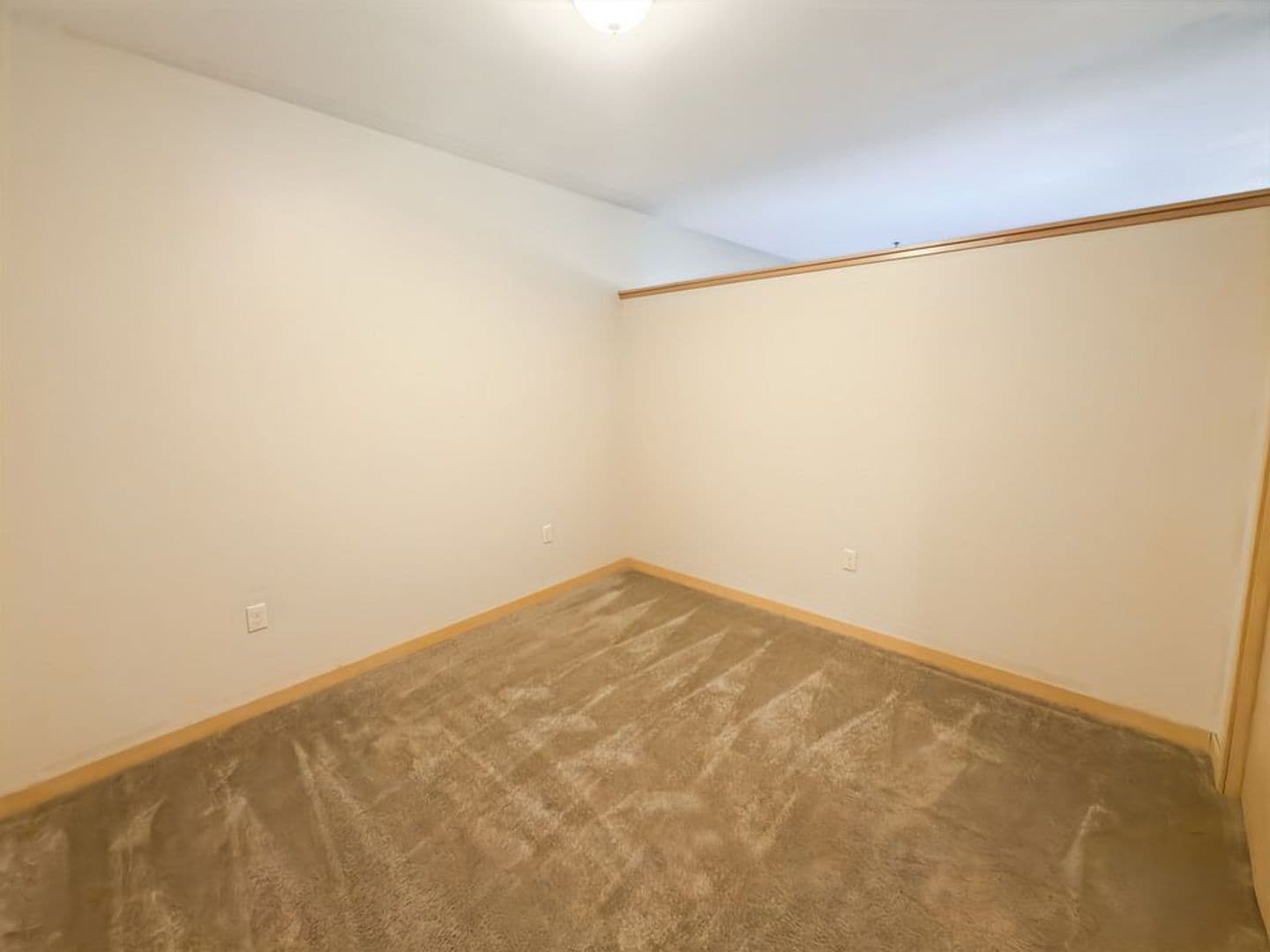 Green Bay Apartment: 401 N Washington St.