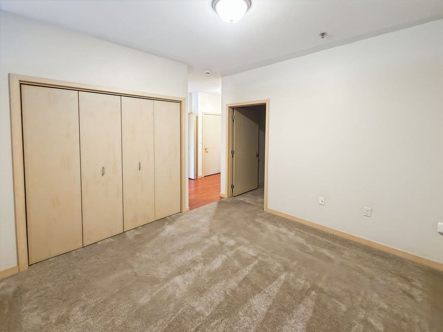 Green Bay Apartment: 401 N Washington St.