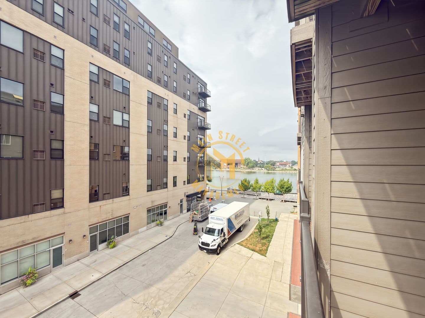 Green Bay Apartment: 401 N Washington St.