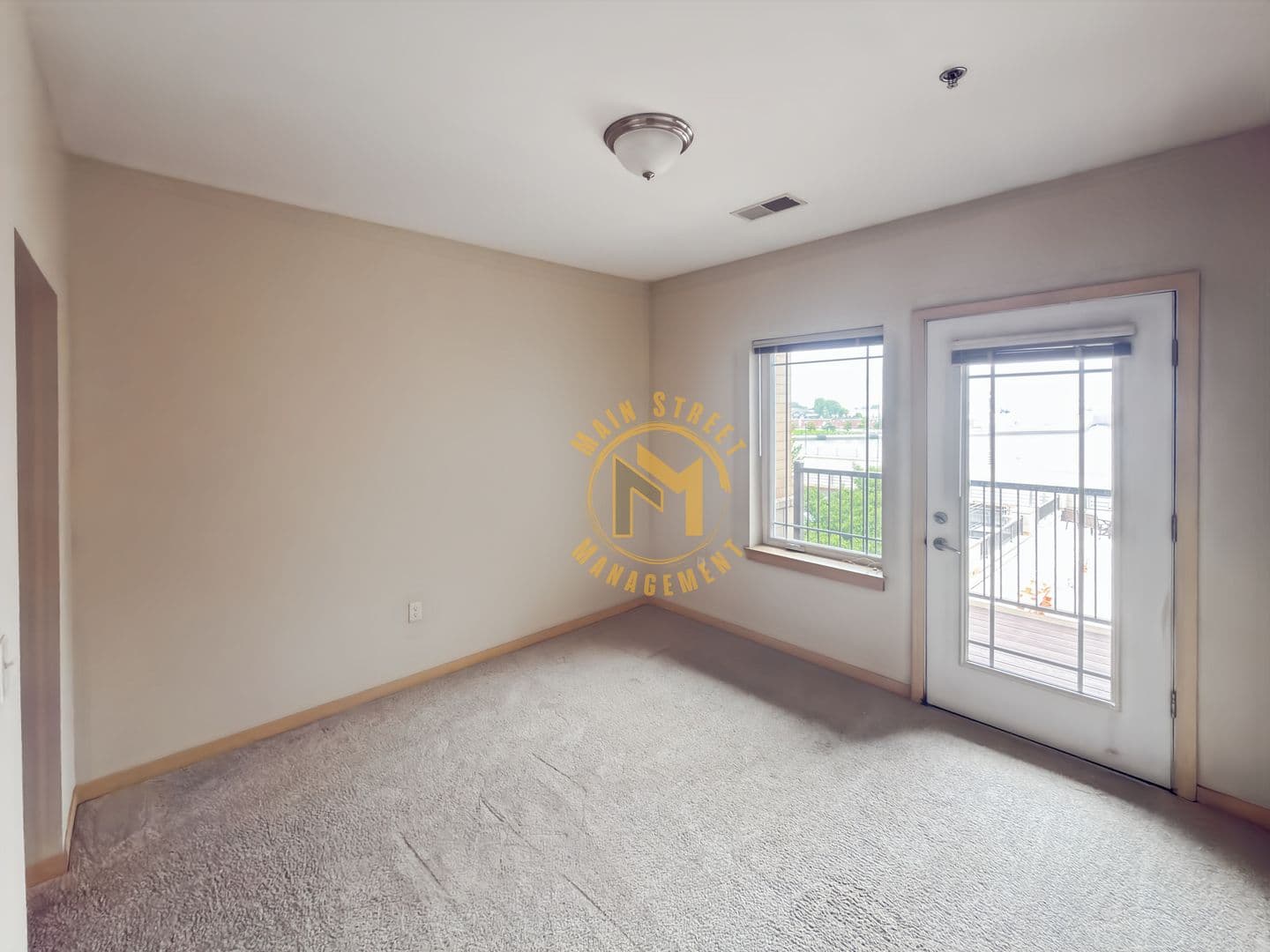 Green Bay Apartment: 401 N Washington St.