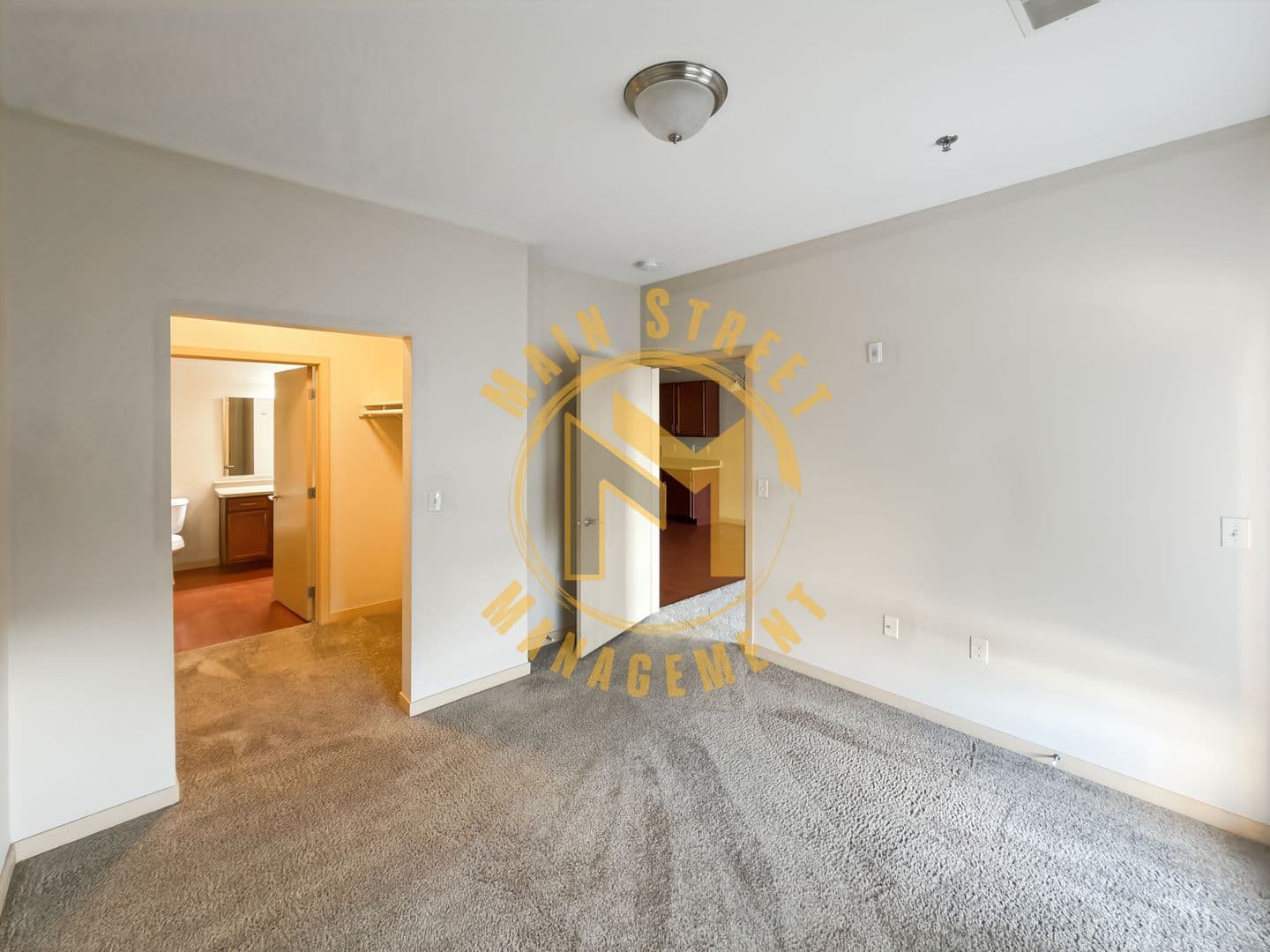 Green Bay Apartment: 401 N Washington St.