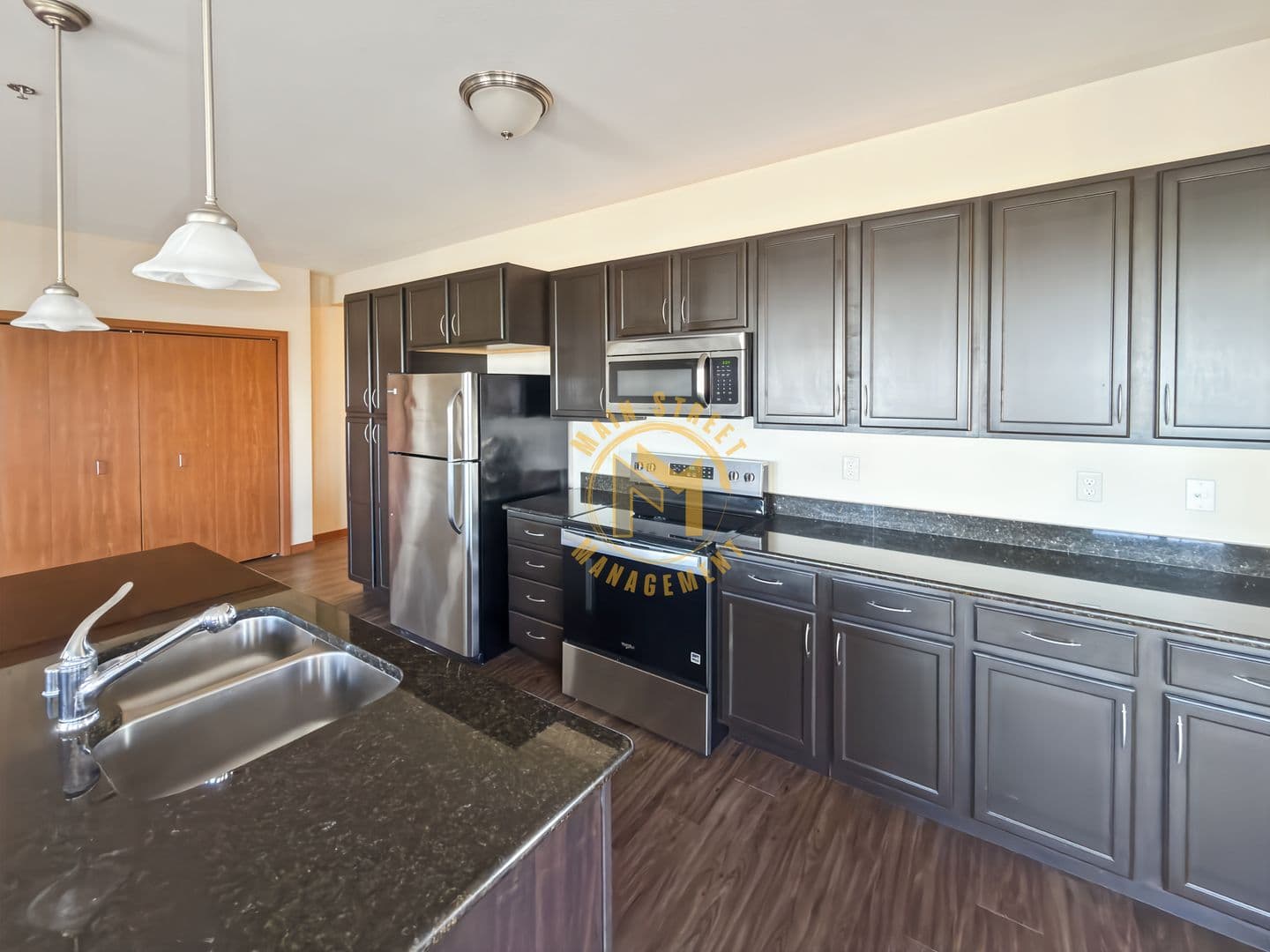 Green Bay Apartment: 401 N Washington St.