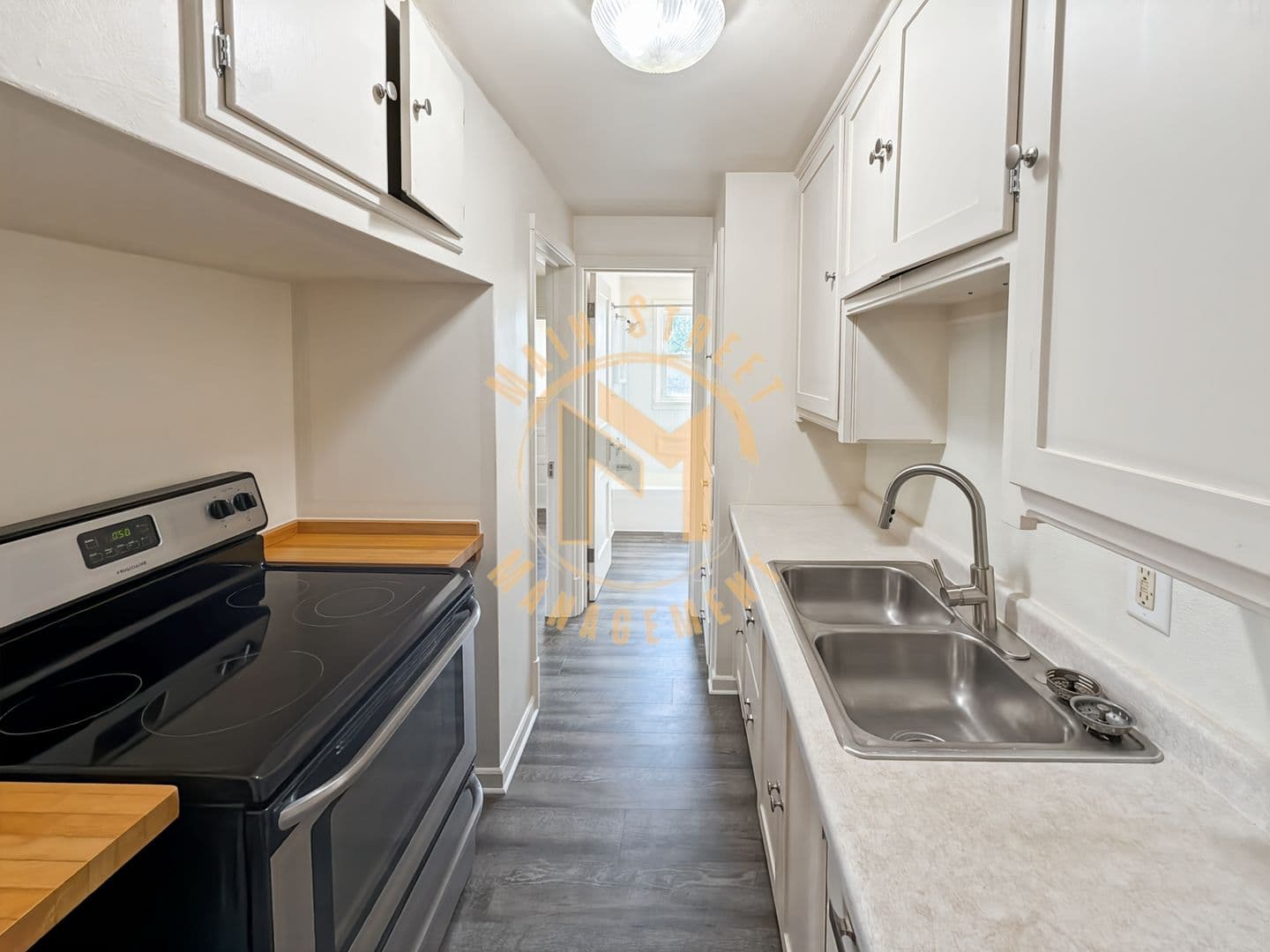 Manitowoc Apartment: 1430 N 8th St.