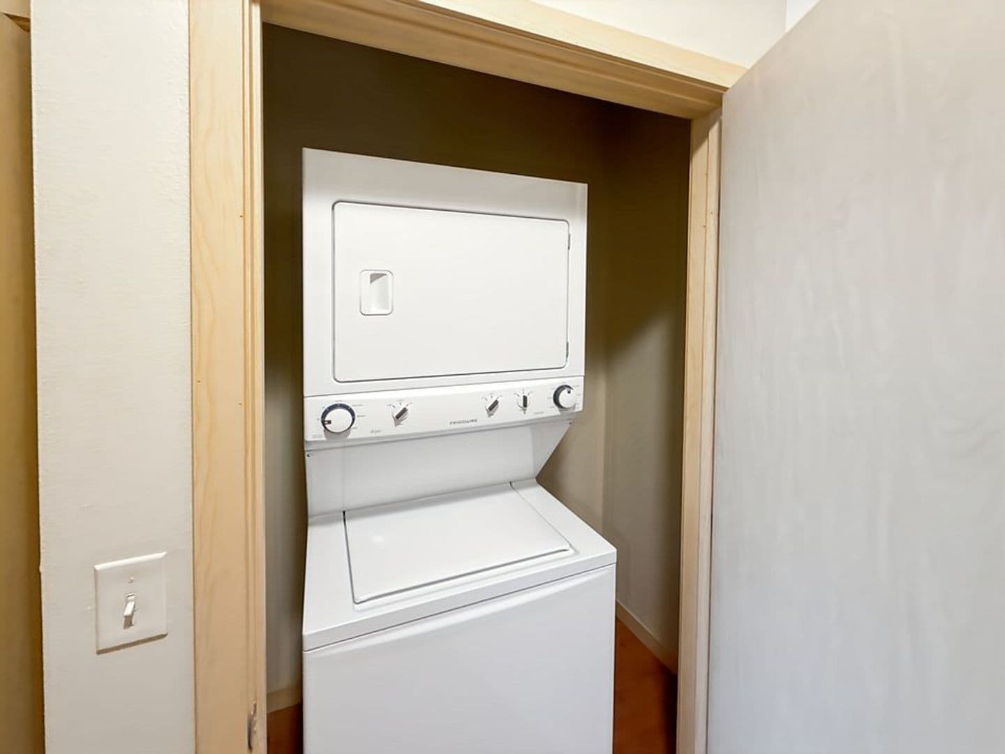 Green Bay Apartment: 401 N Washington St.