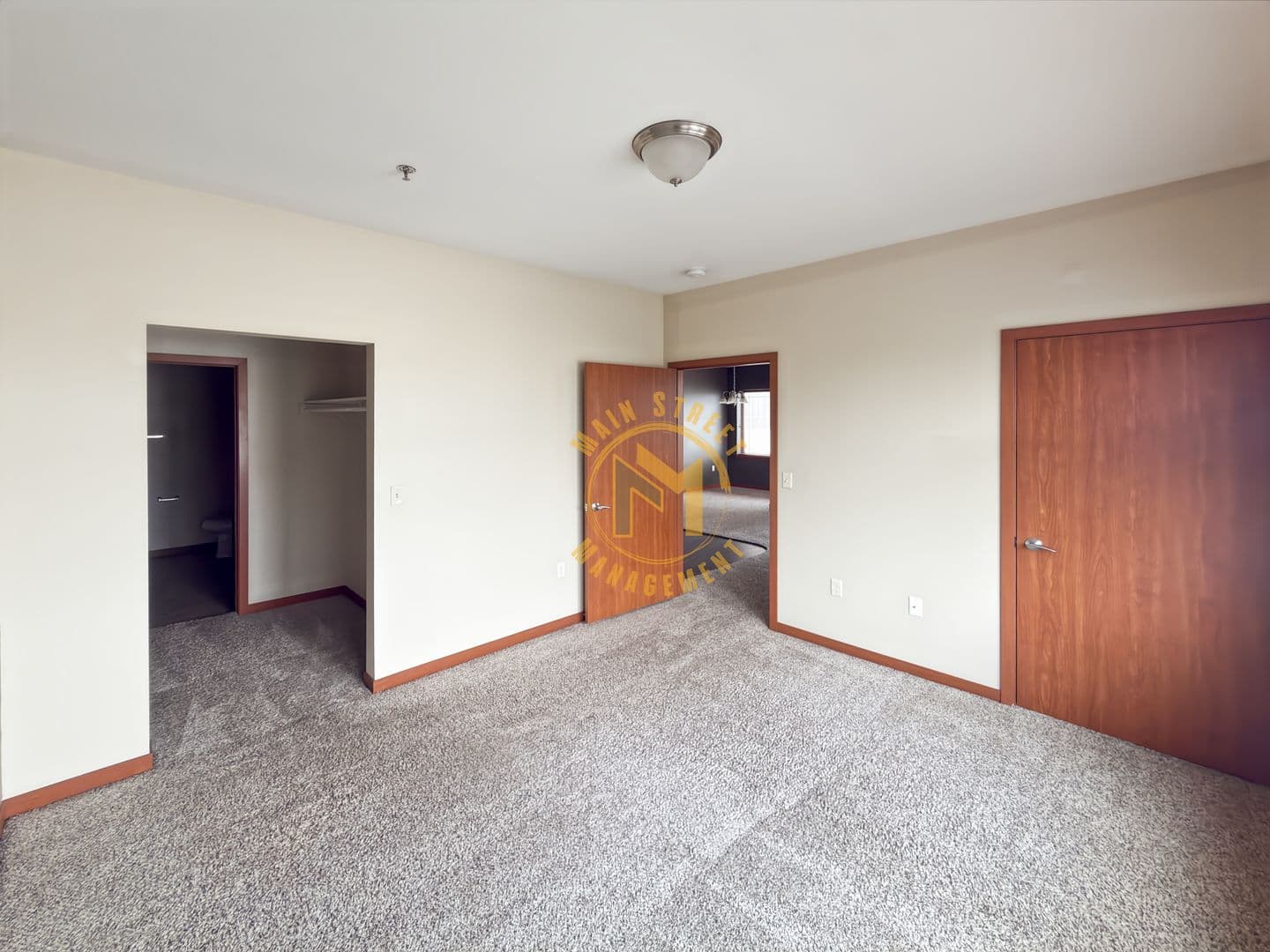 Green Bay Apartment: 401 N Washington St.