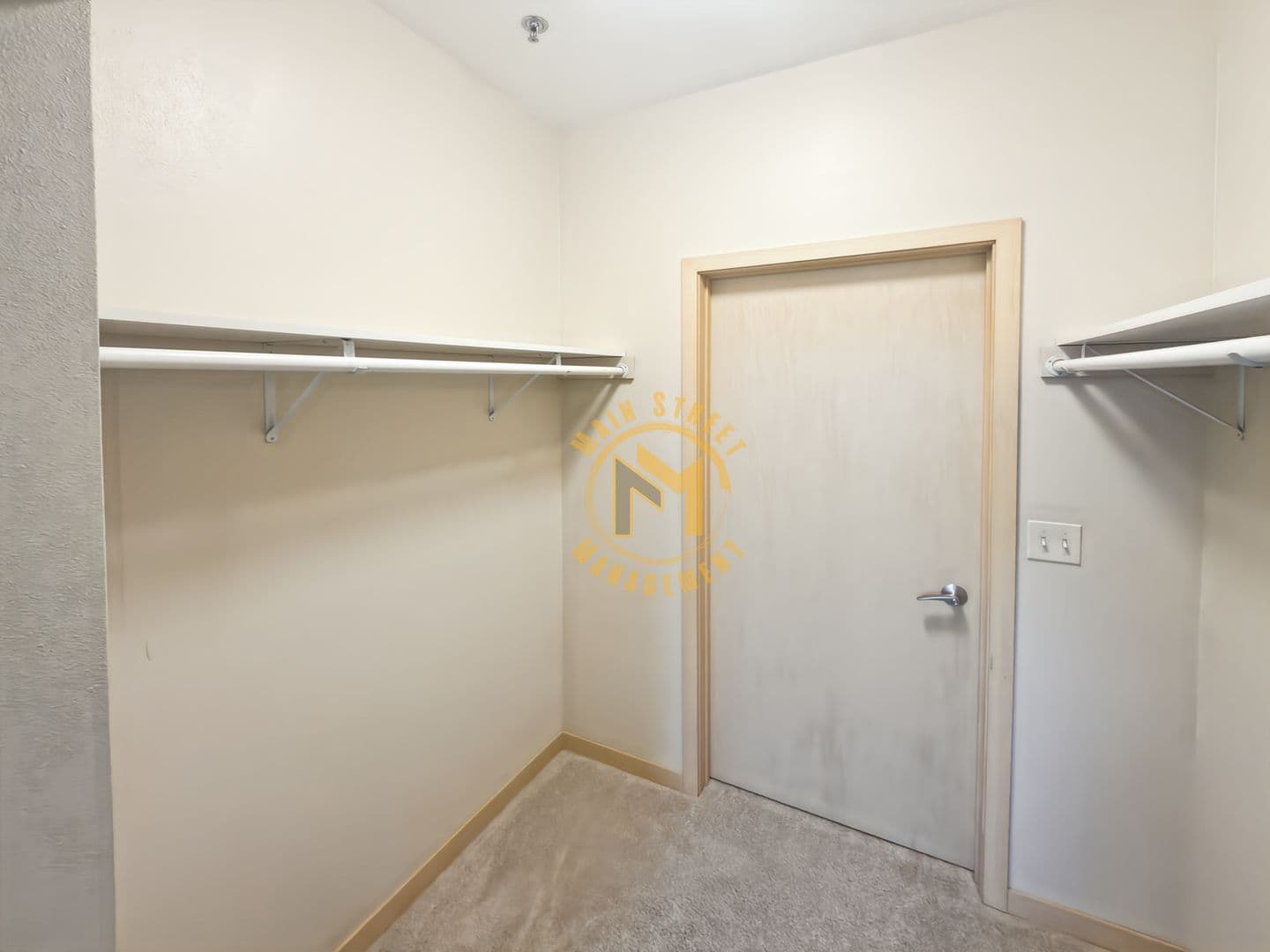 Green Bay Apartment: 401 N Washington St.