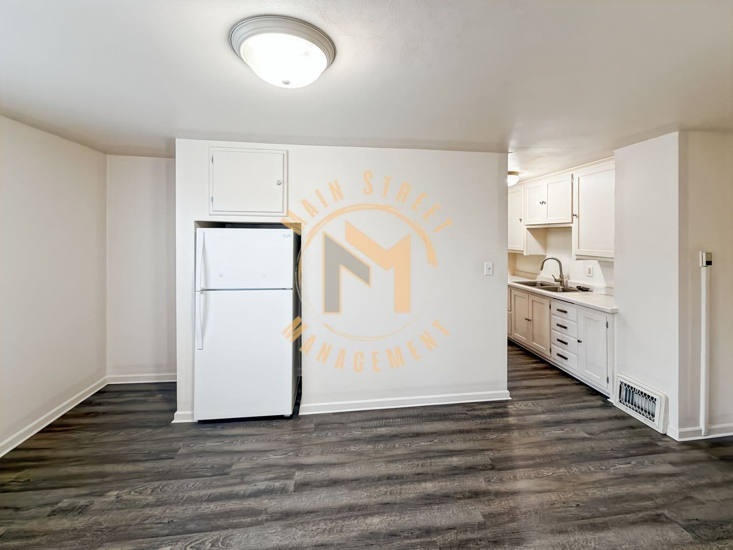 Manitowoc Apartment: 1430 N 8th St.