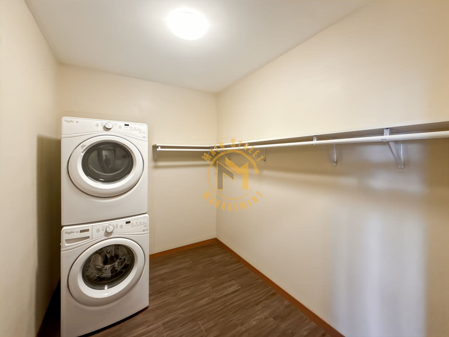 Green Bay Apartment: 401 N Washington St.