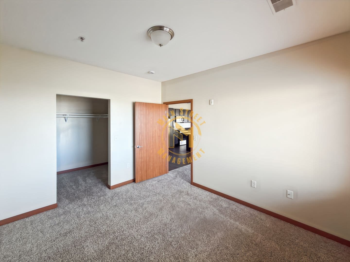 Green Bay Apartment: 401 N Washington St.
