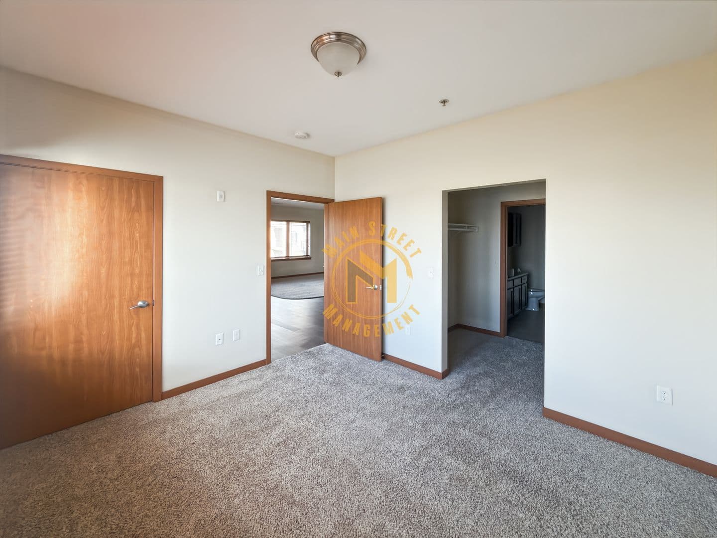 Green Bay Apartment: 401 N Washington St.