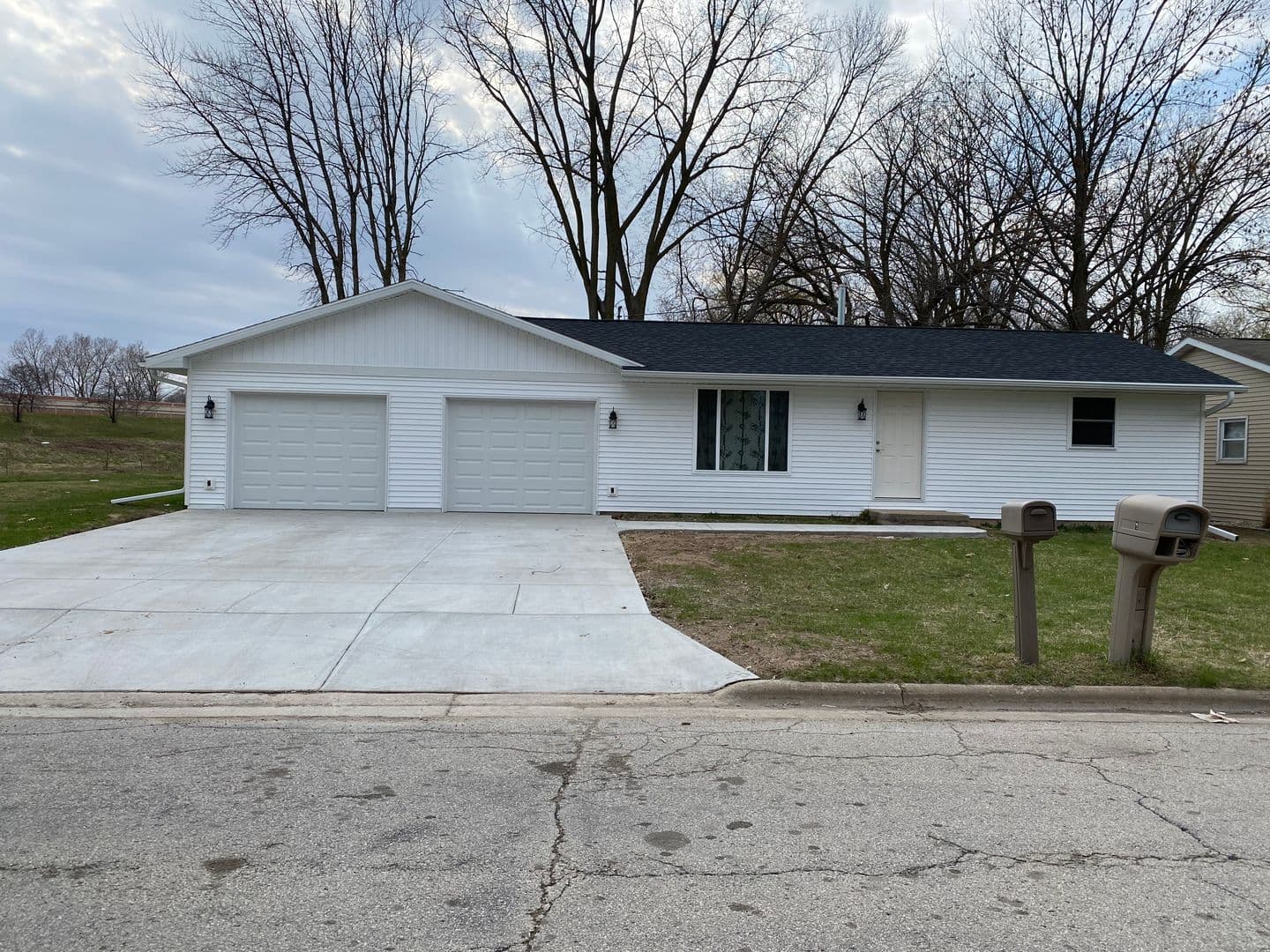 Howard House: 149 Viewpoint Rd.
