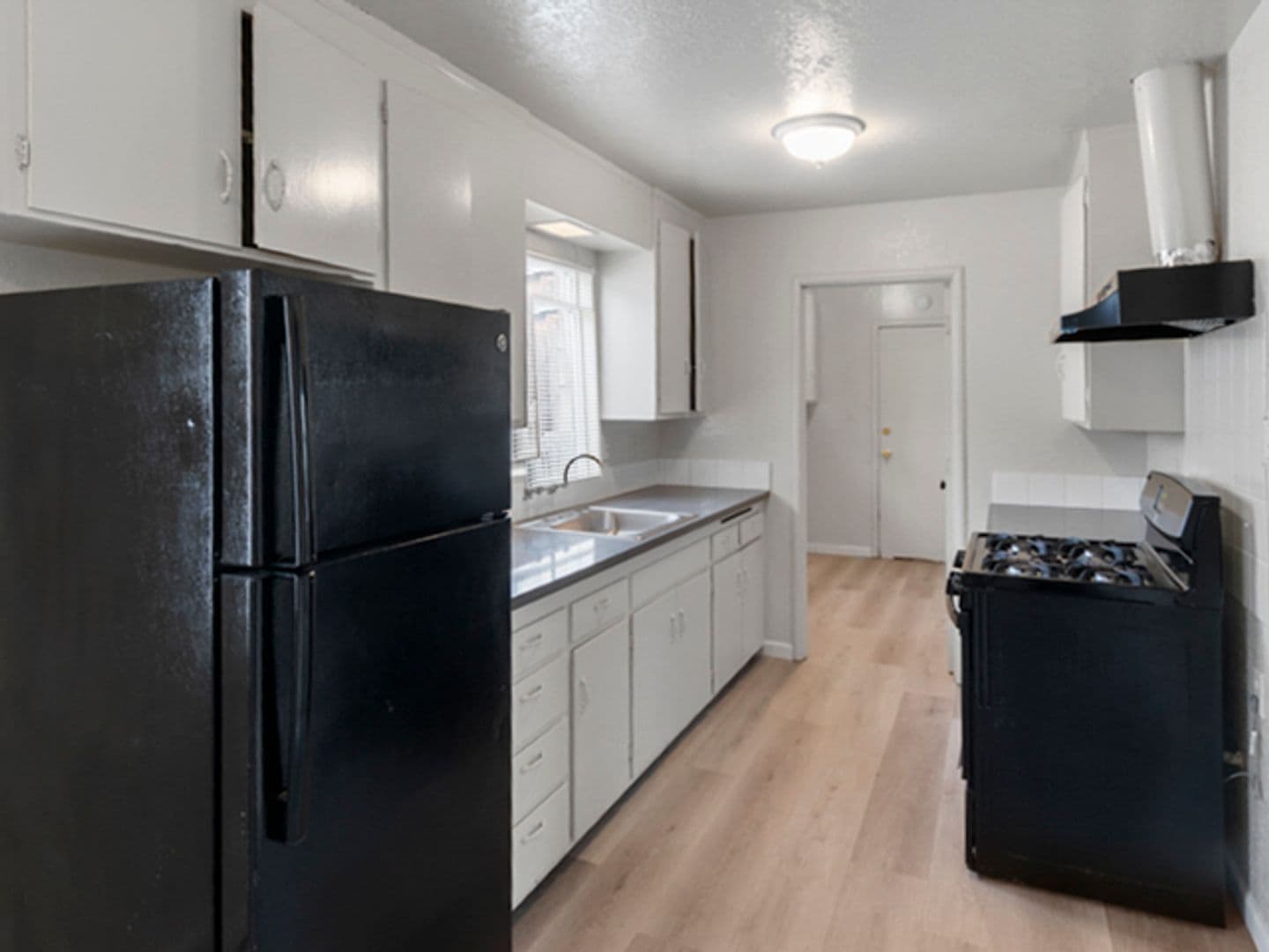 OAKLAND House: 2137 104TH AVENUE