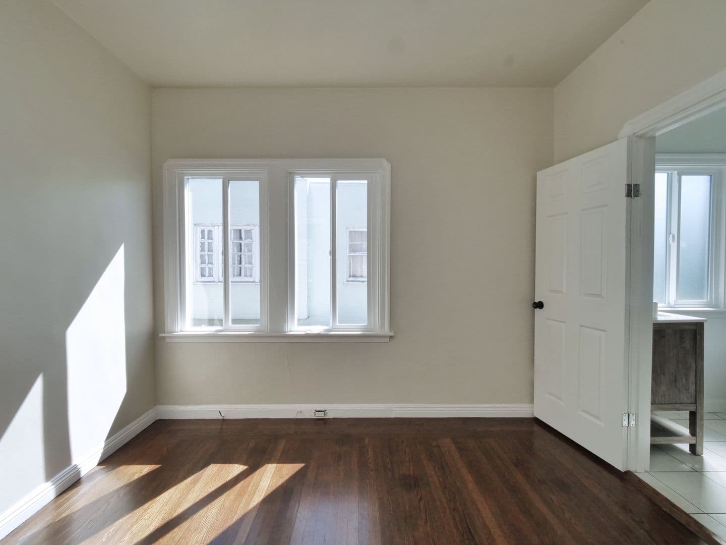 OAKLAND House: 1475 70th AVE
