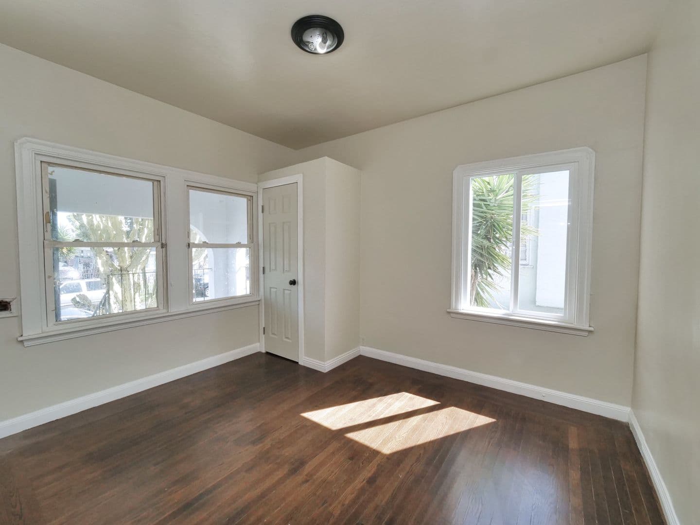 OAKLAND House: 1475 70th AVE