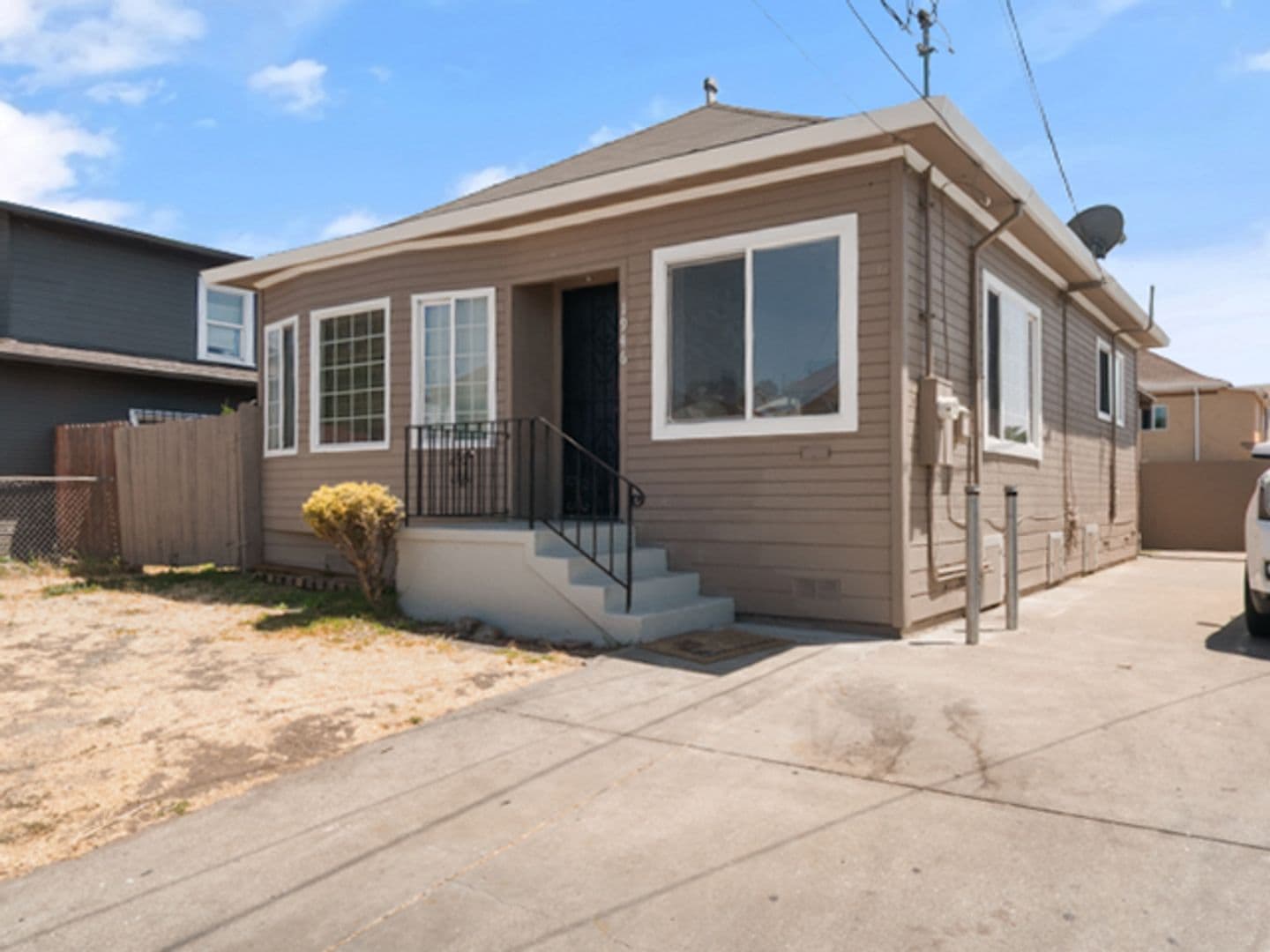 OAKLAND House: 1946 62ND AVENUE