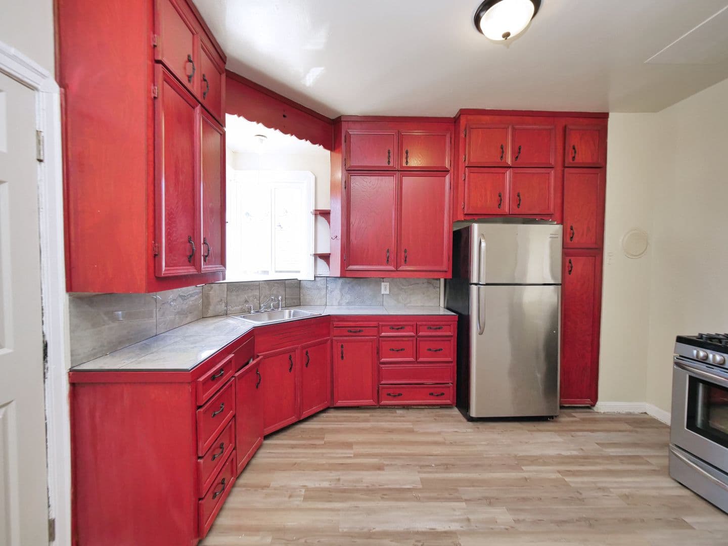 OAKLAND House: 1475 70th AVE