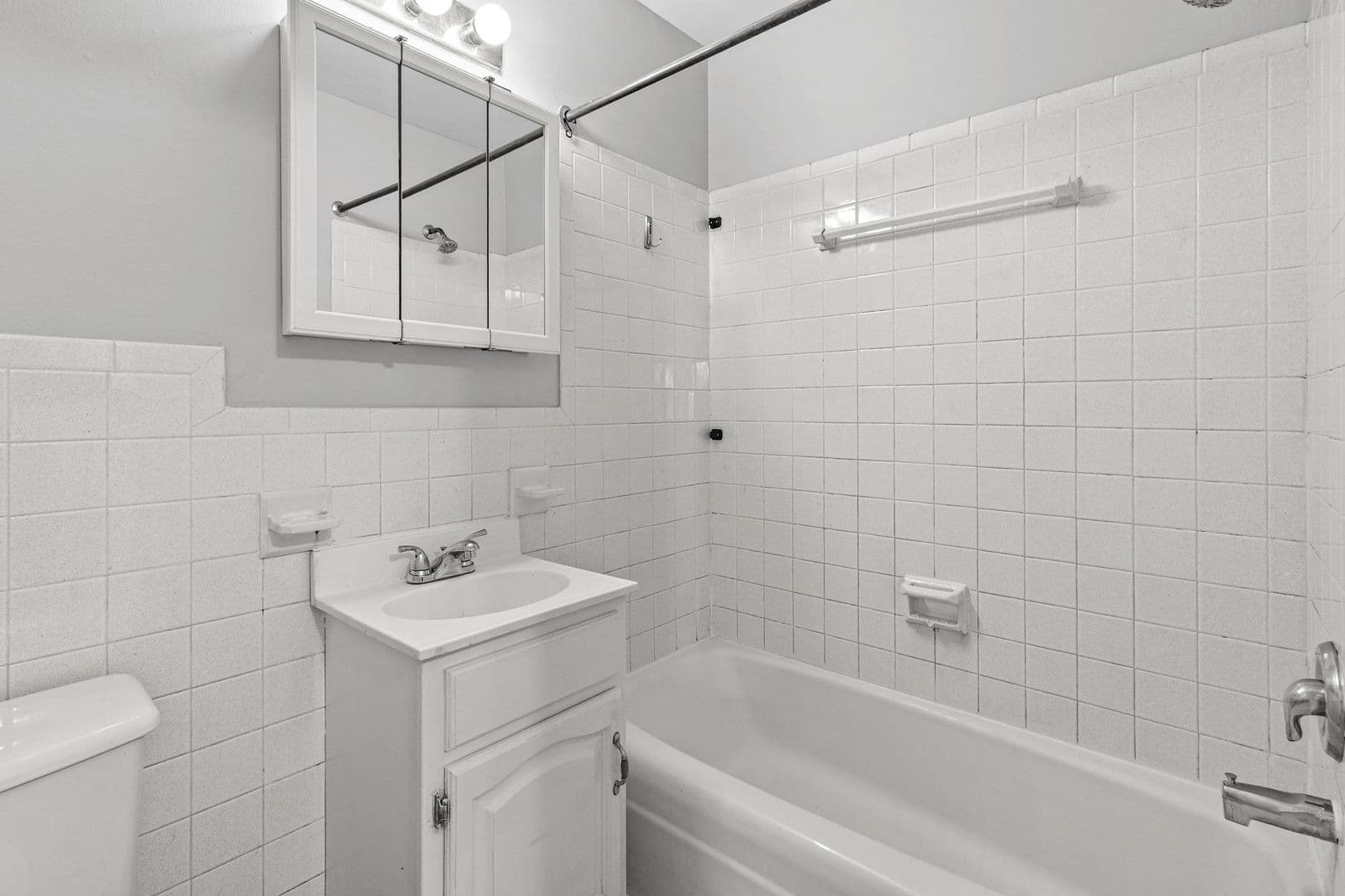Canandaigua Apartment: 223 Bristol St