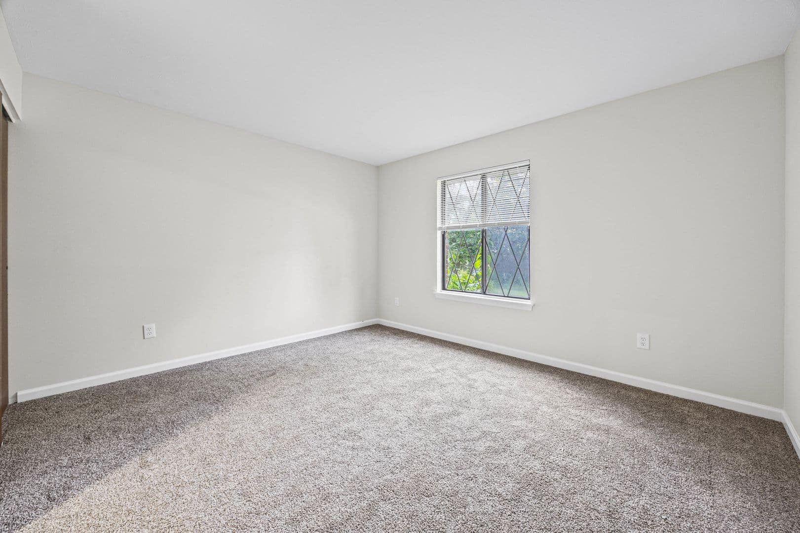 Irondequoit Apartment: 2519 Culver Road