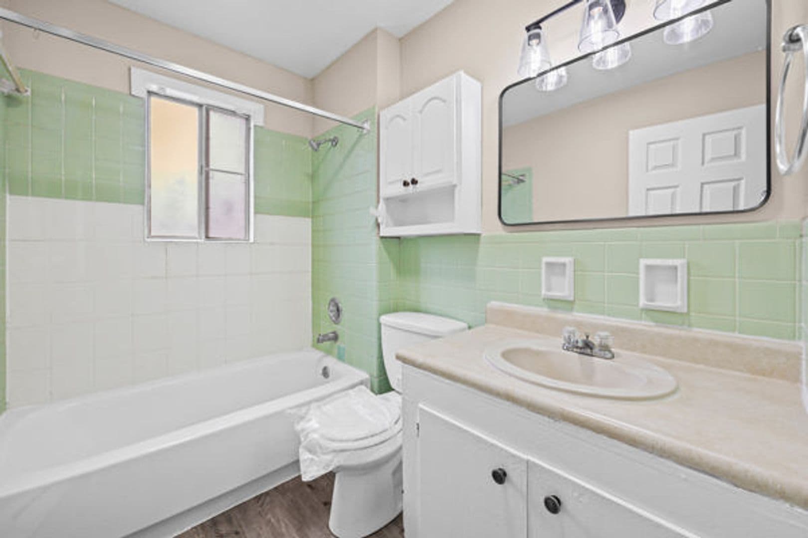 Greece Apartment: 138-154 Woodhill Drive