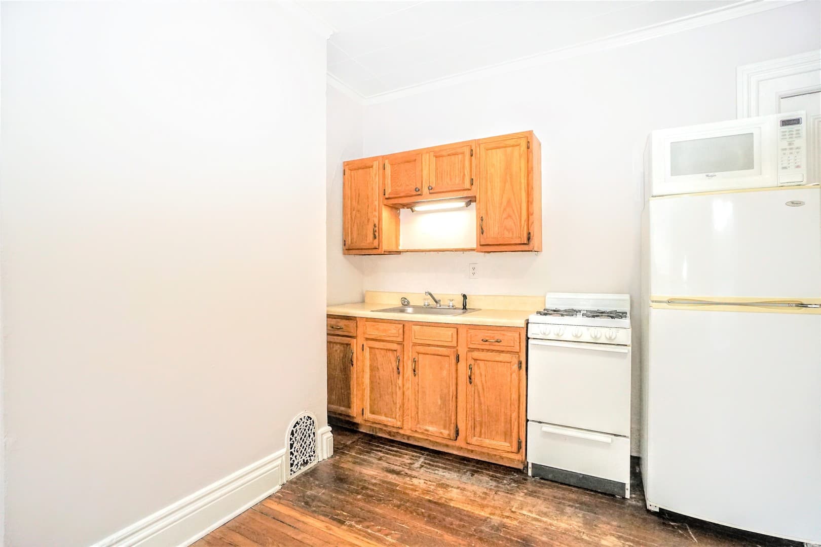 Rochester Apartment: 247 Meigs St