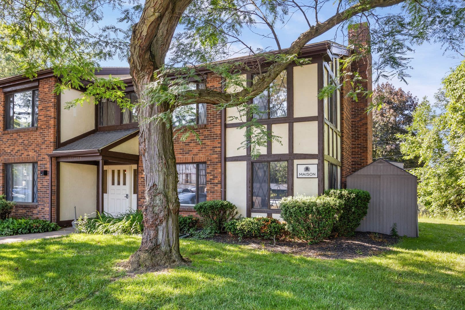 Irondequoit Apartment: 2519 Culver Road