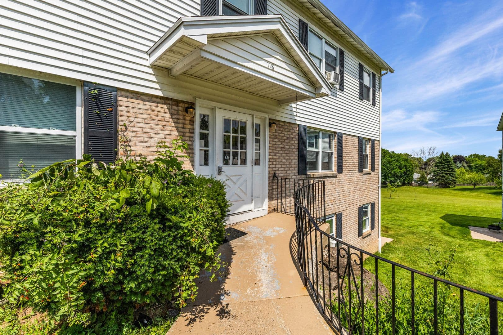 Canandaigua Apartment: 223 Bristol St