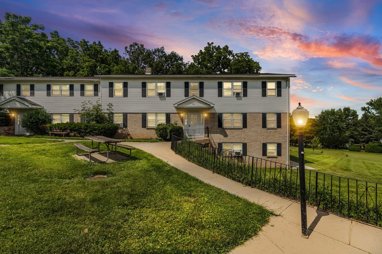 Canandaigua Apartment: 223 Bristol St