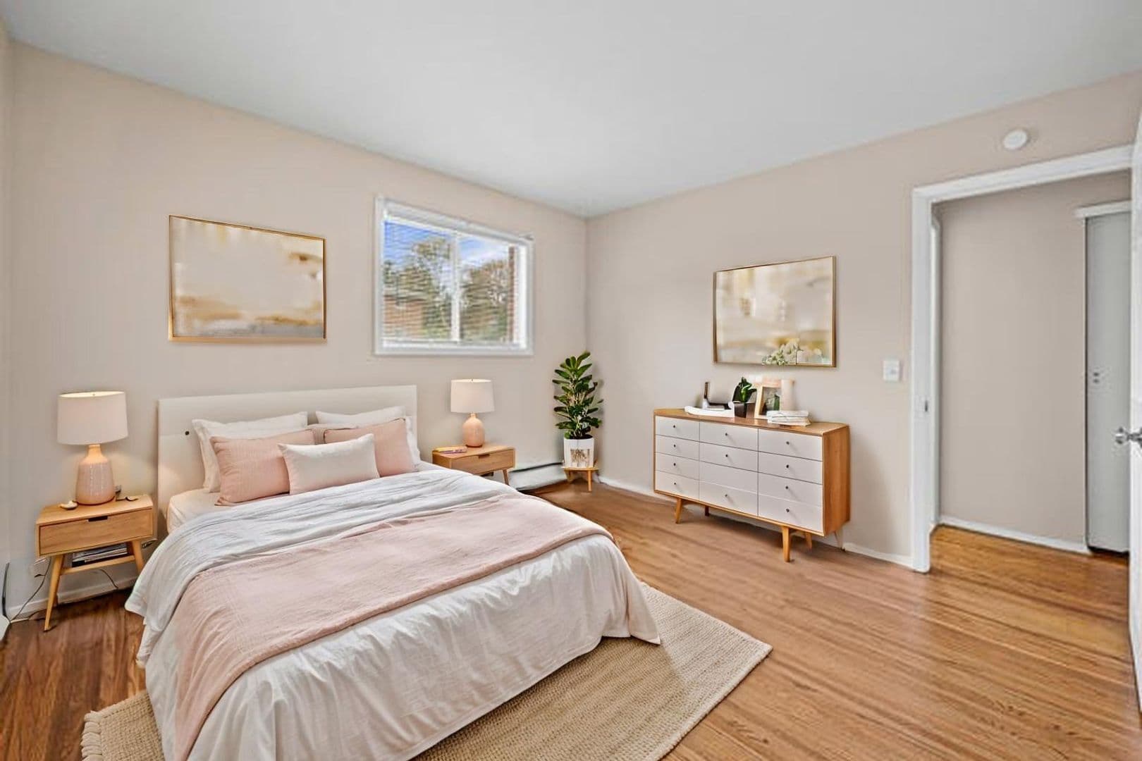 Greece Apartment: 138-154 Woodhill Drive