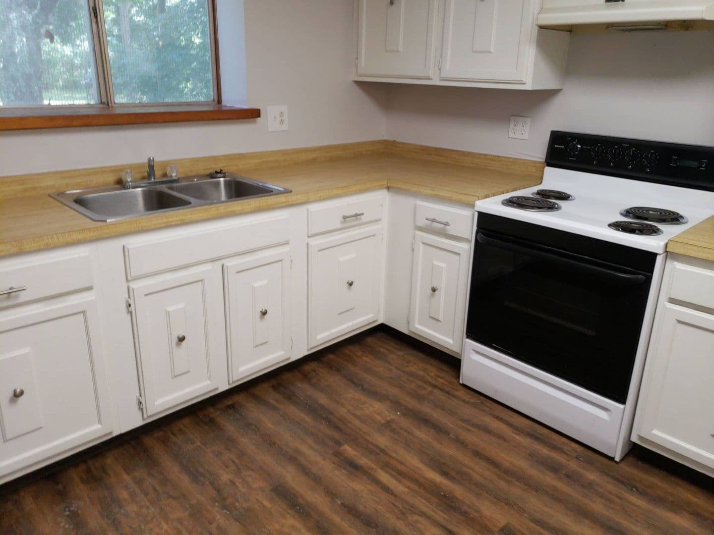 Greece Apartment: 138-154 Woodhill Drive
